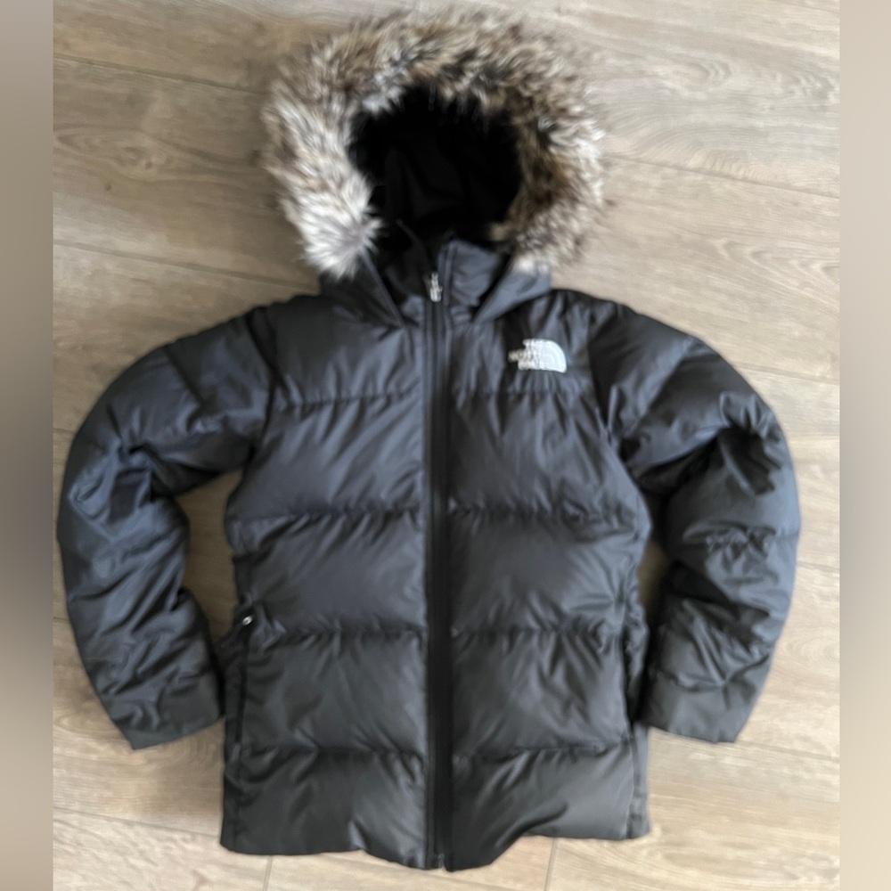 The North Face girls 3/4 length coat size 10/12 in black. Gently used